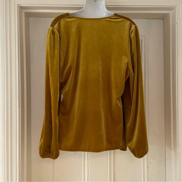 Boden ‘Ellie’ Gold Velvet Wrap Top - Size 22 - Picture 3 of 3